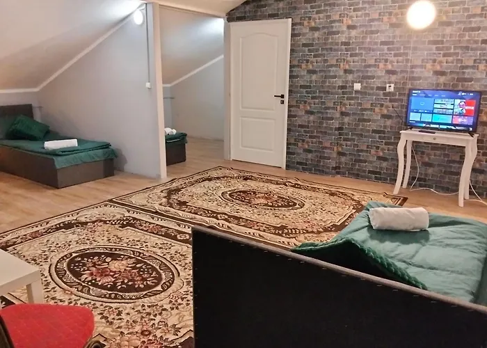 Pensión Varzob Lll Varsovia