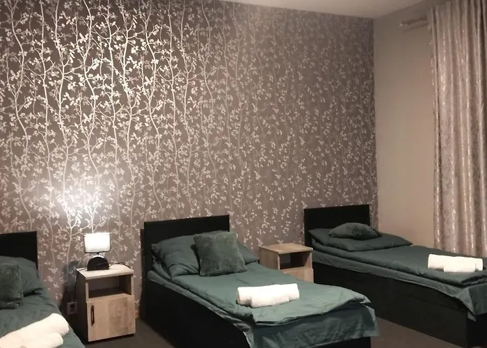 Varzob Lll Pensión Varsovia